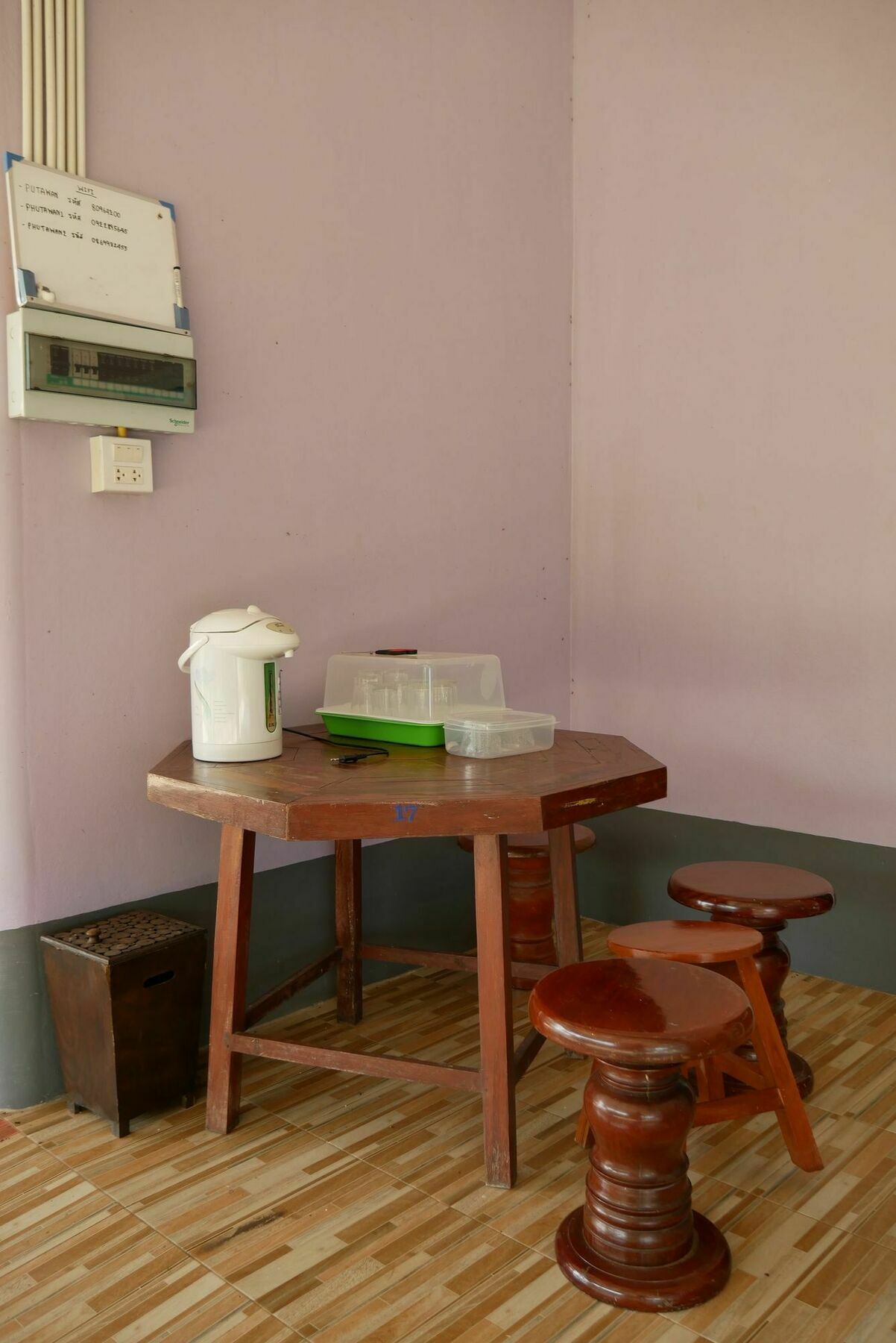 Baan Pak Phutawan Guest house