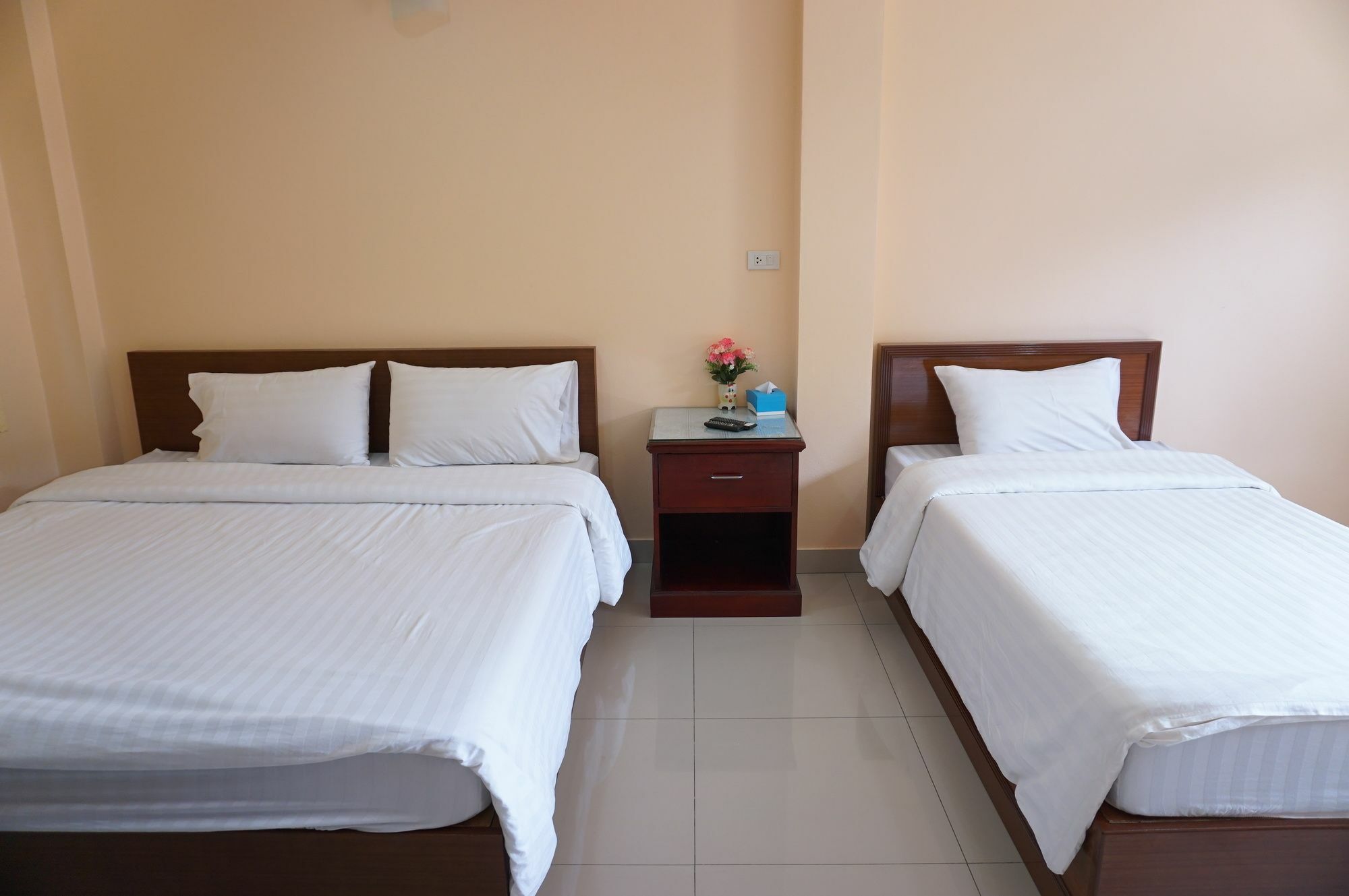 Aparthotel Jirasin &