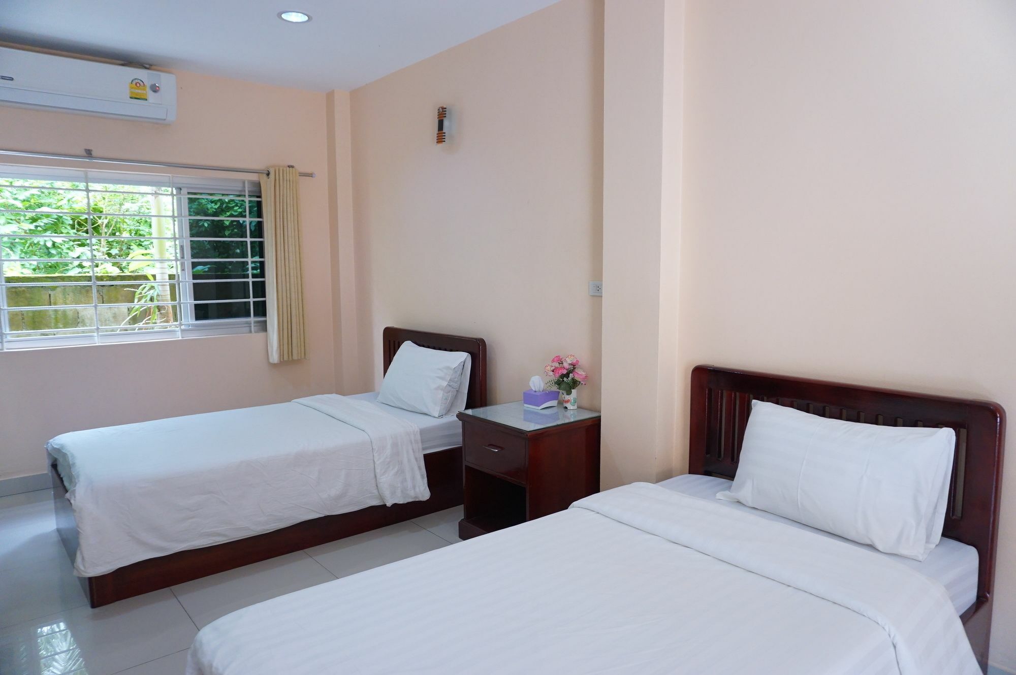 Aparthotel Jirasin & 2*