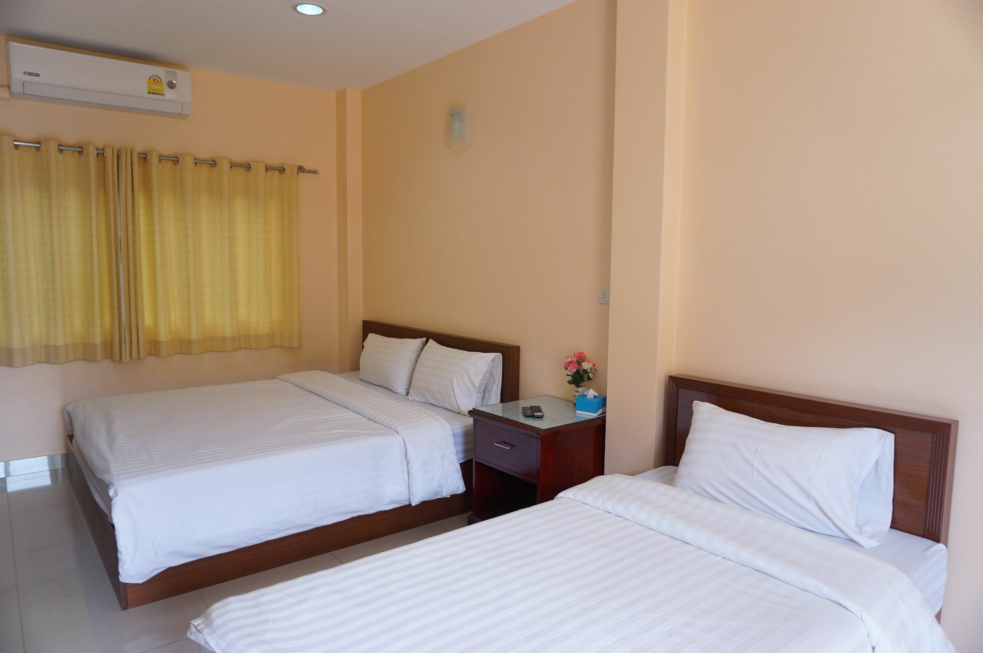 Aparthotel Jirasin &