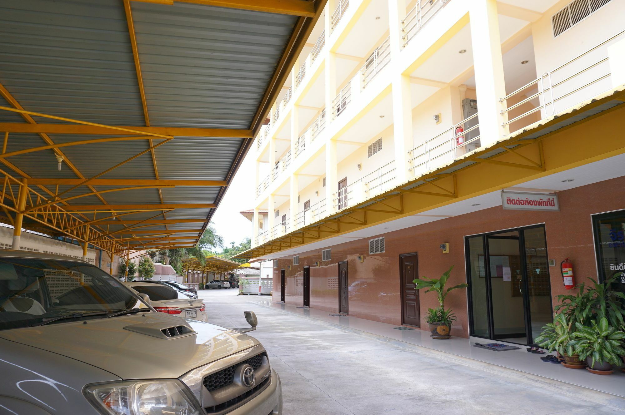 Jirasin & Aparthotel