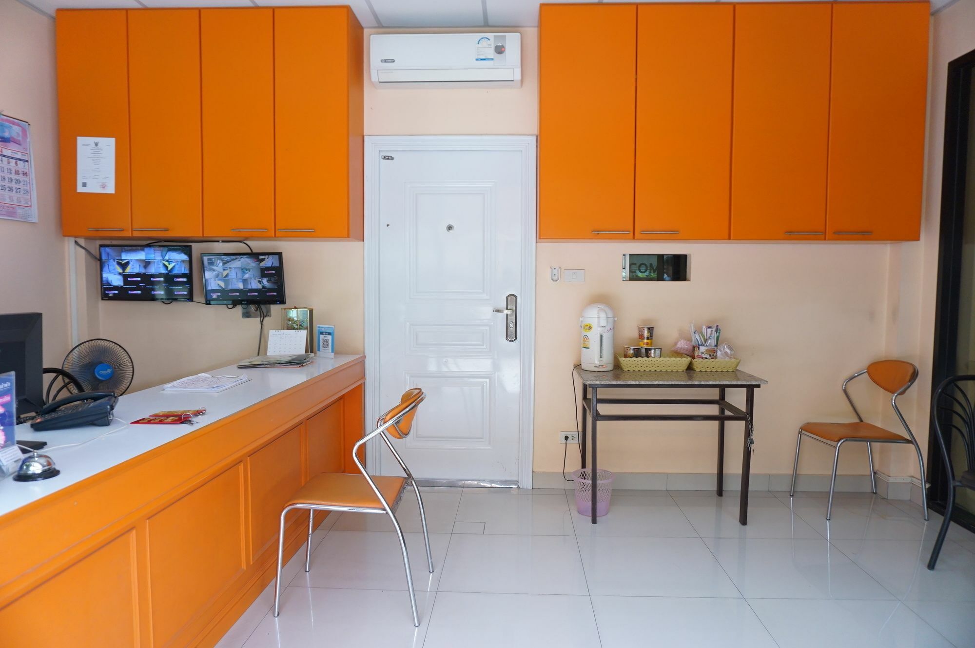 Jirasin & Aparthotel 2*