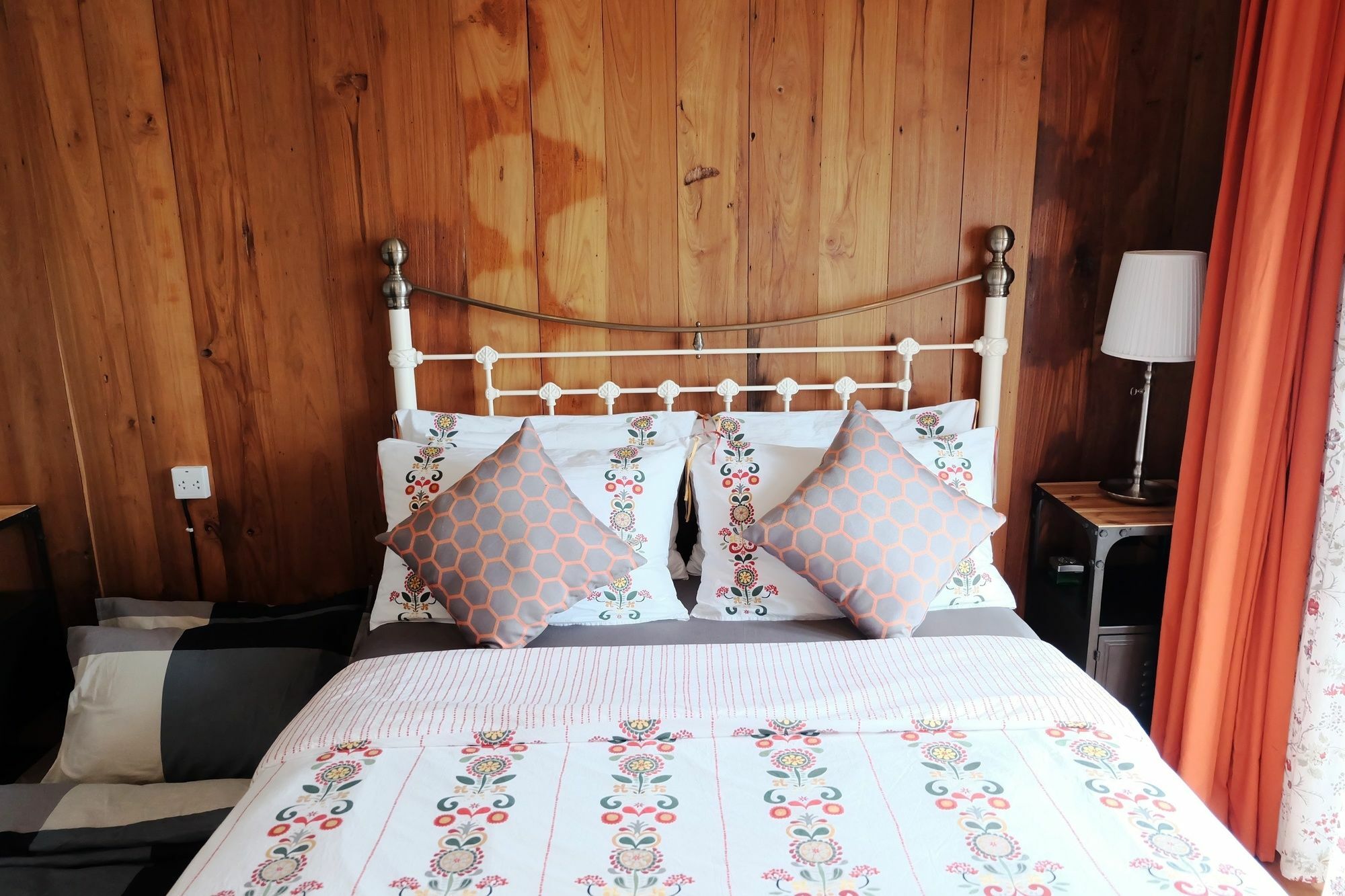 Roomquest Rimrabeang At Resort Amphawa