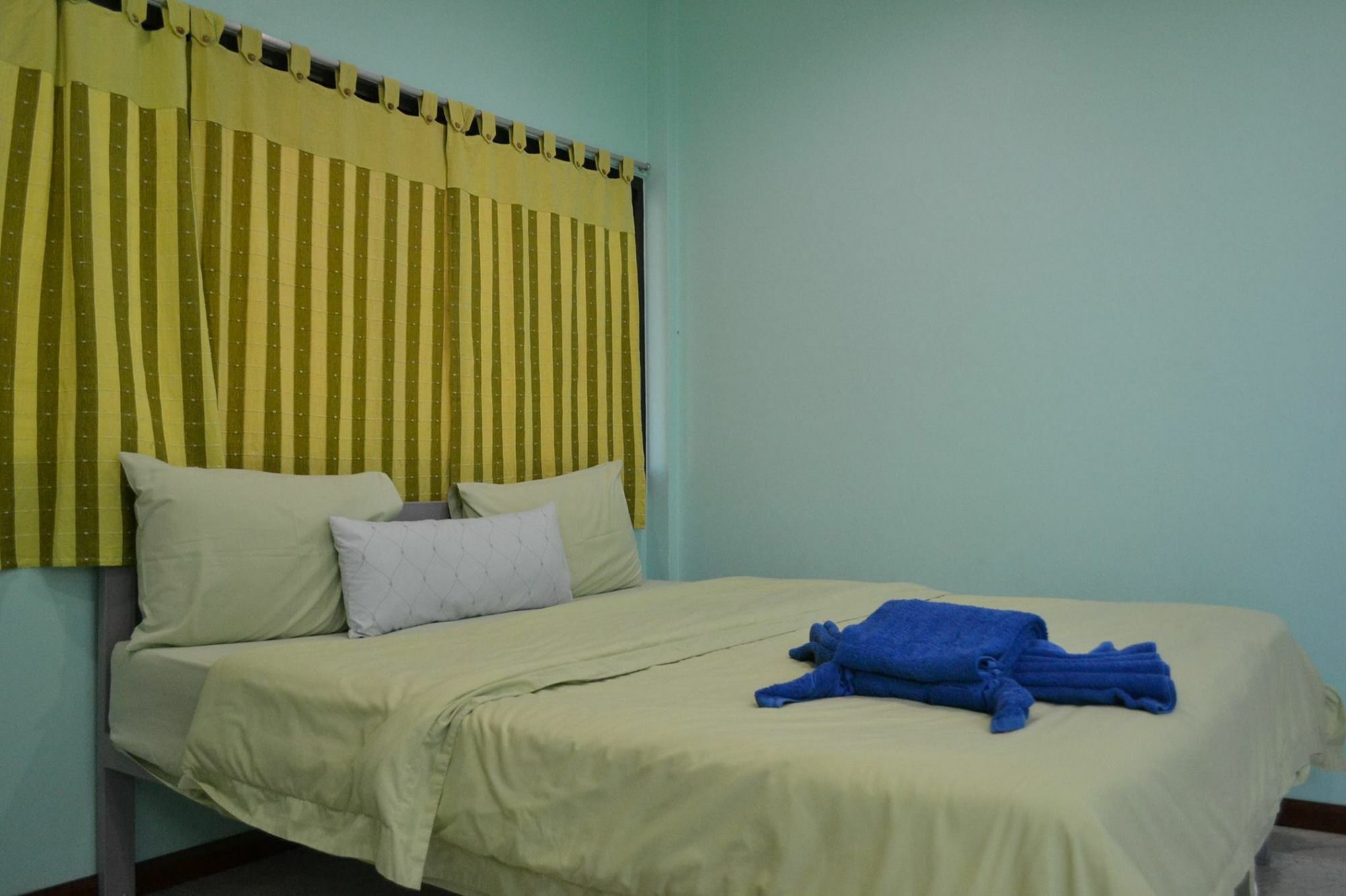 Resort Benjaporn Ko Si Chang