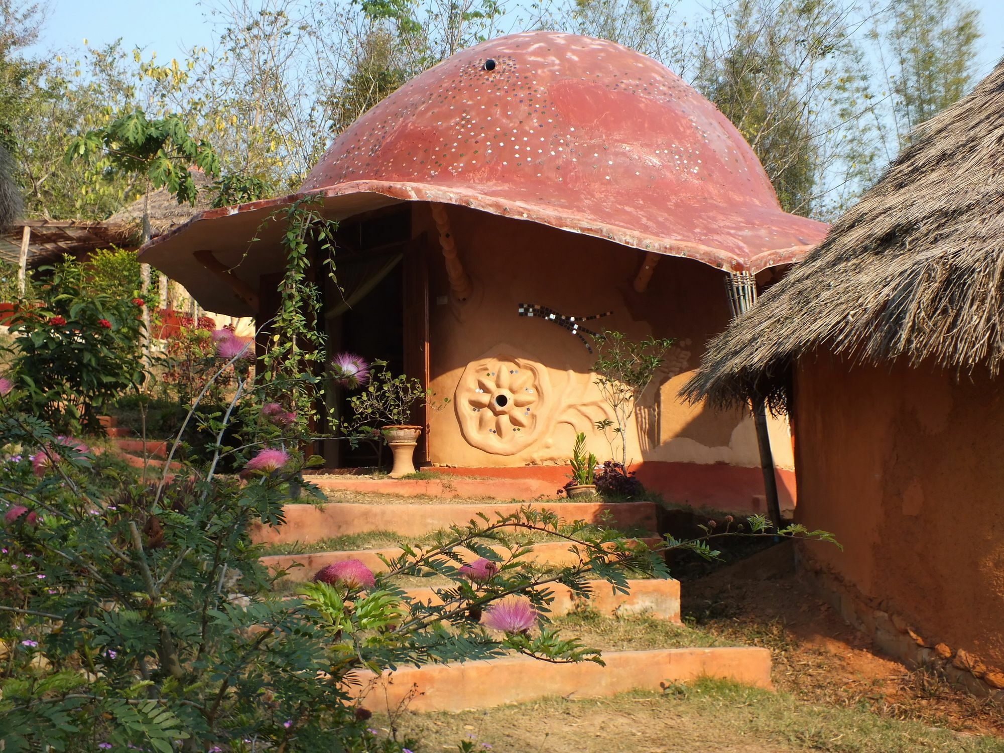 Roundhouses Bed & Breakfast *