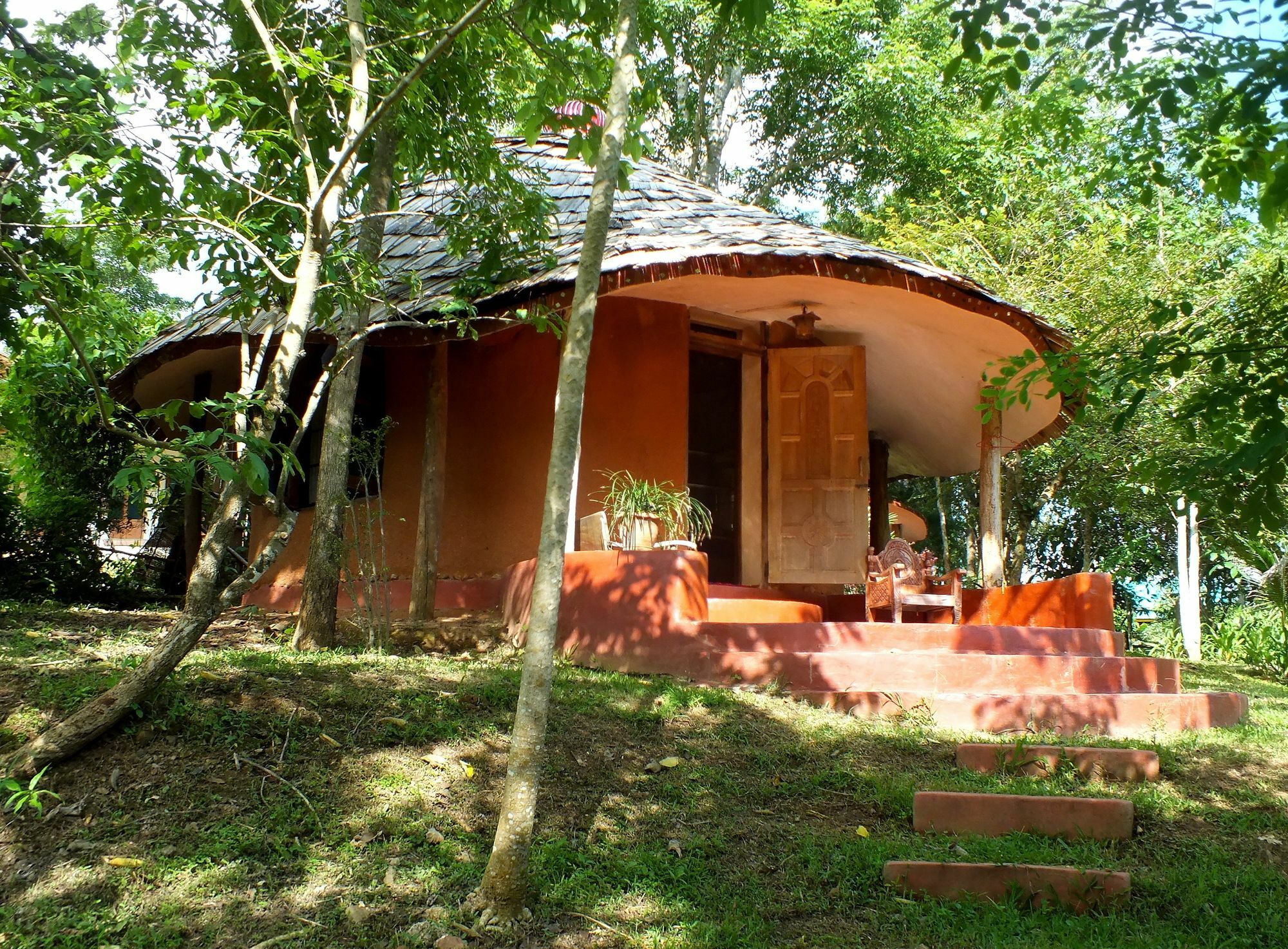 Roundhouses Bed & Breakfast