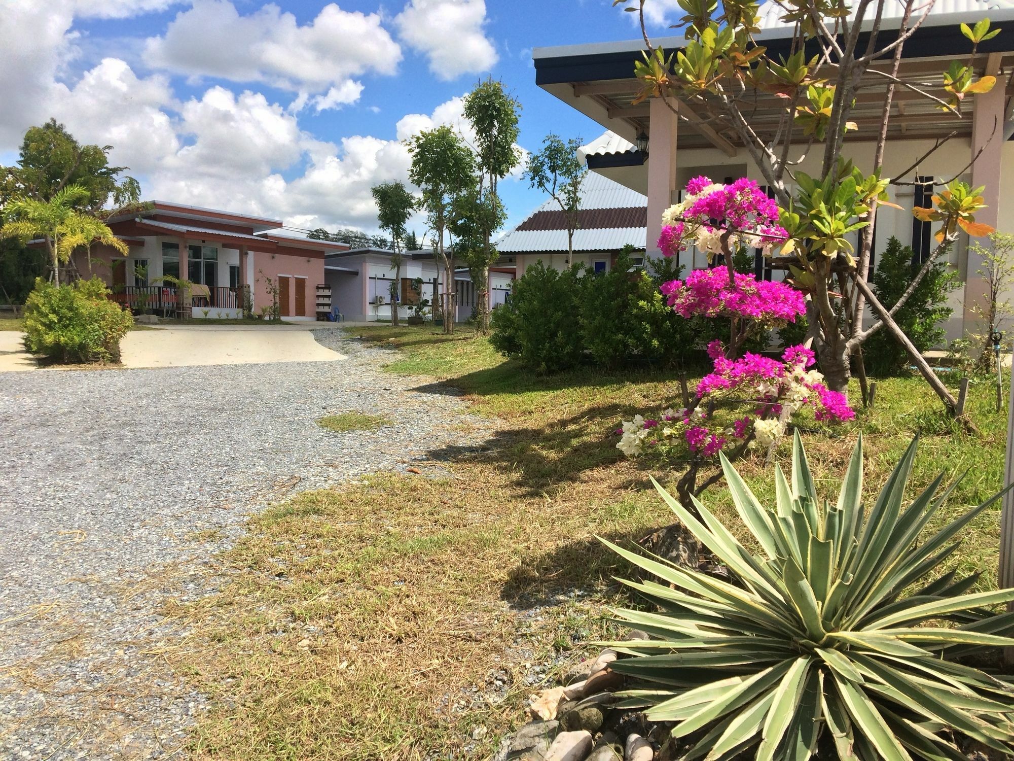 Suanrak Resort Suphan Buri