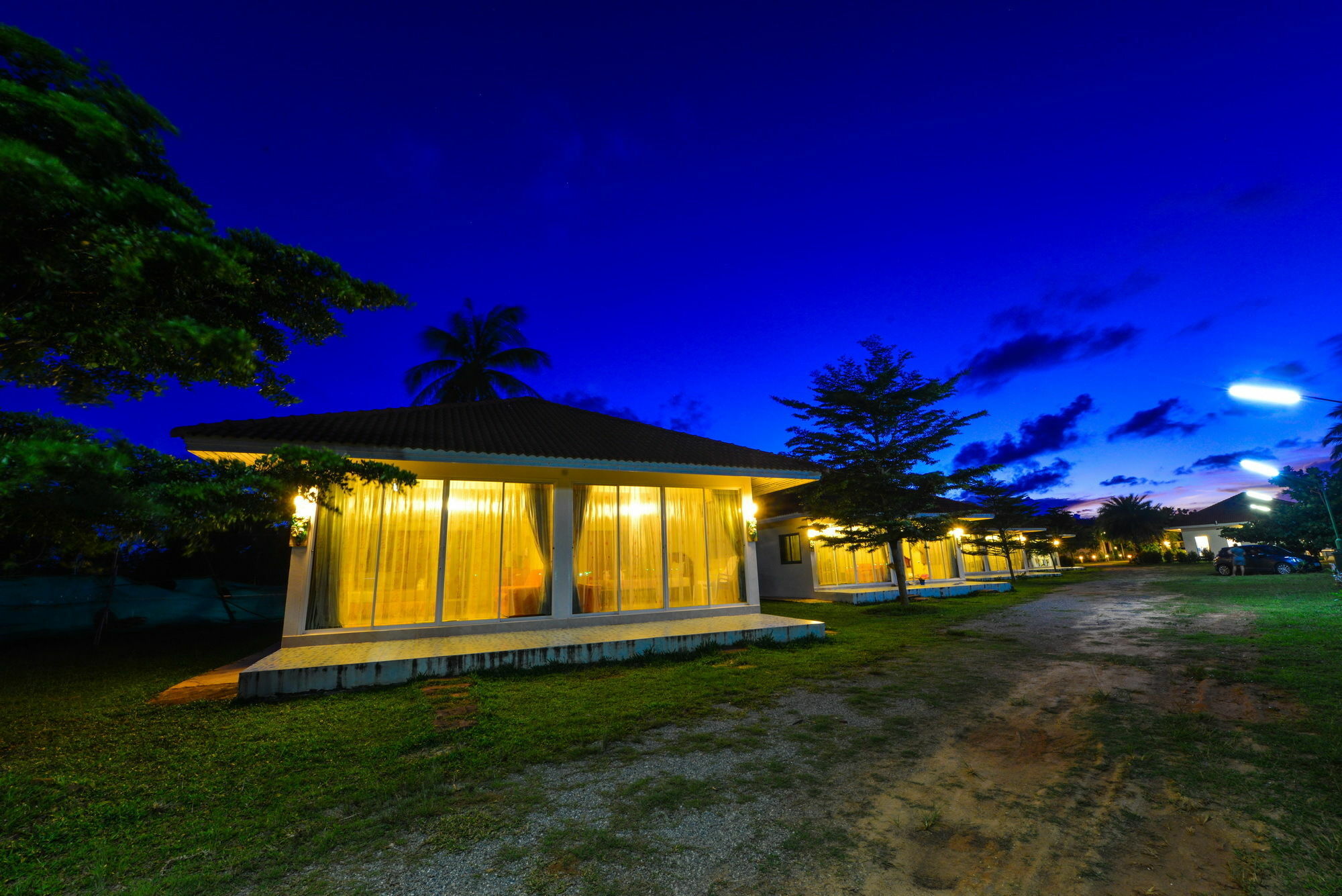 Star Light And Restaurant Chumphon