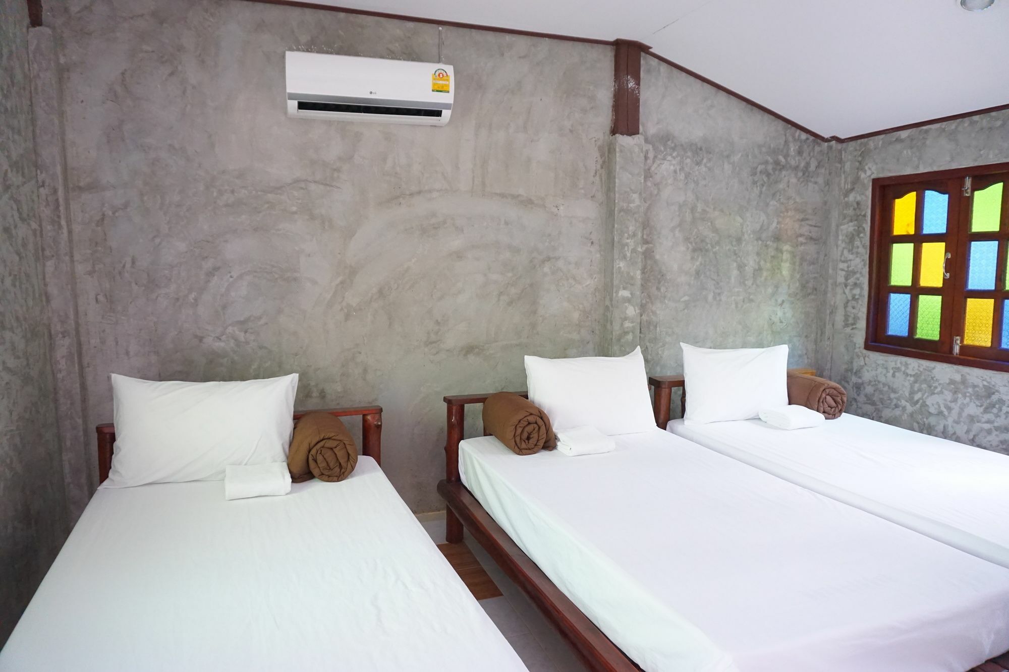 Khontong Hotel 2*