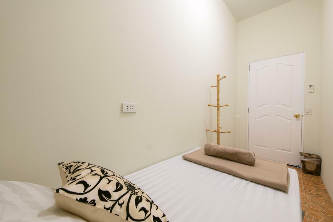 Sindy's Hostel *