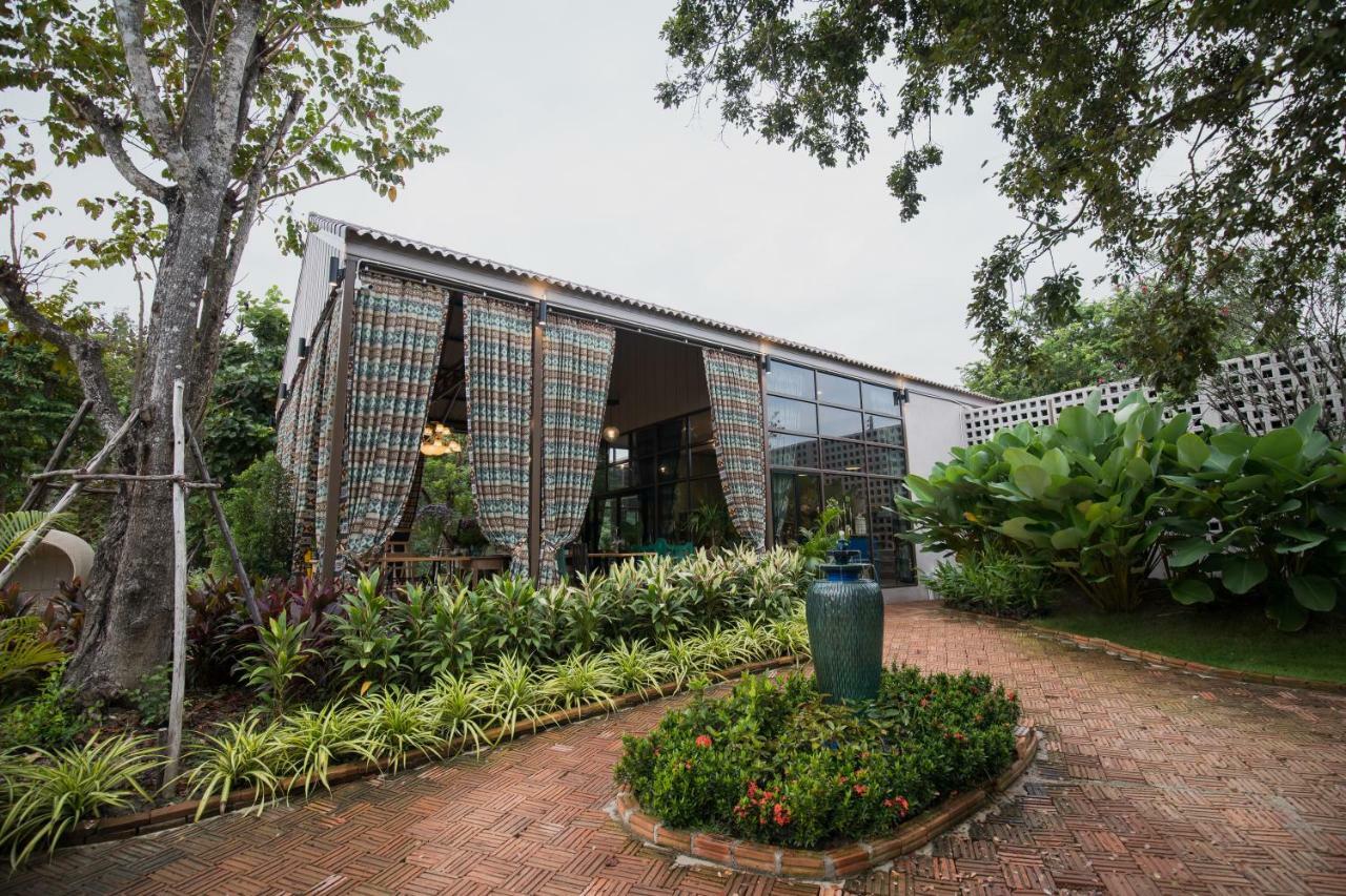 Hotel Thanburi