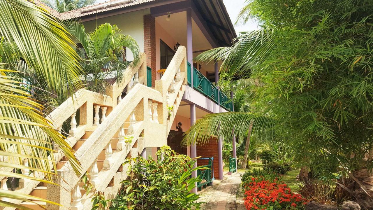 Resort First Baan Tai