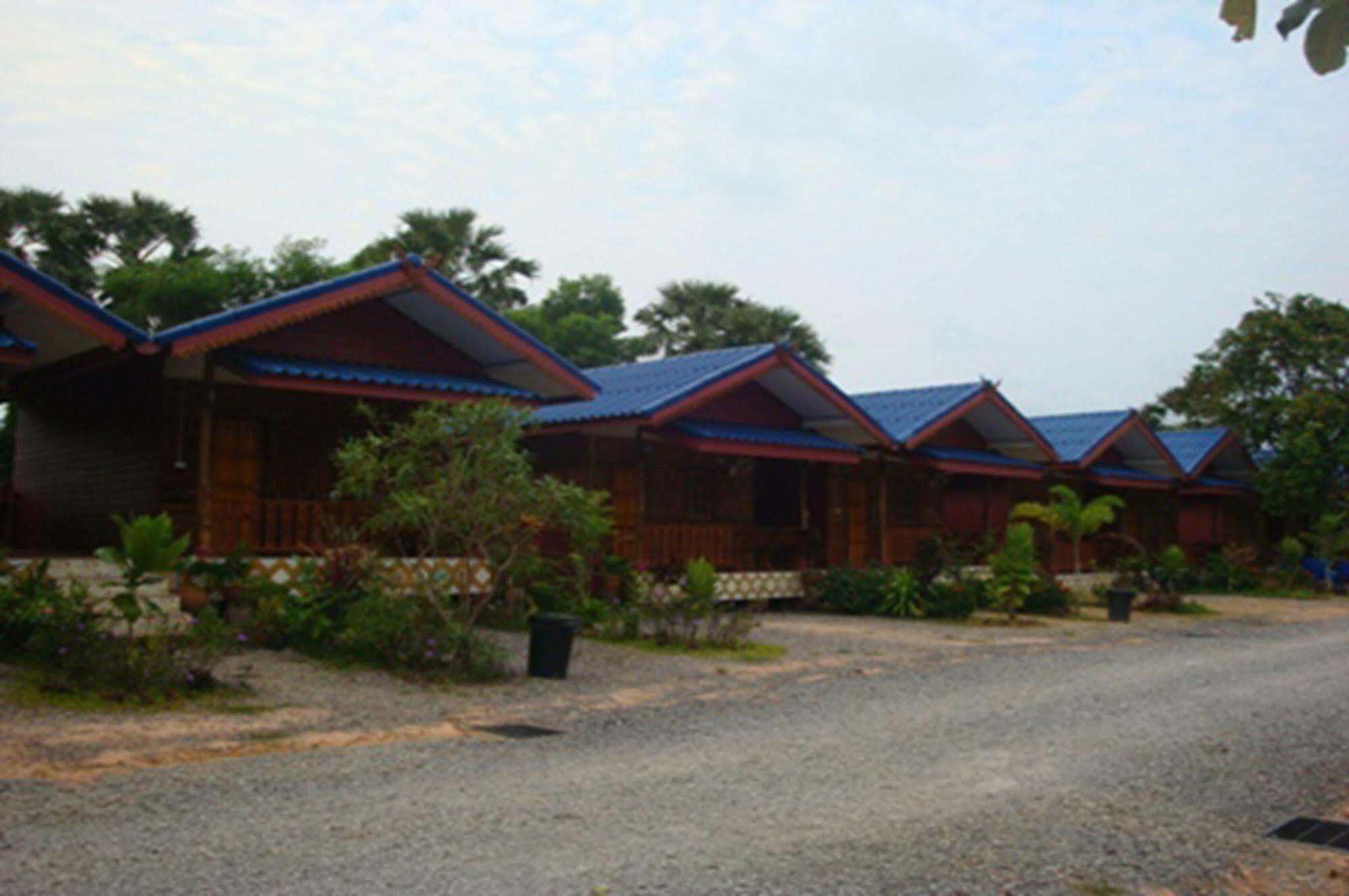 Hut Chaolao Tha Mai