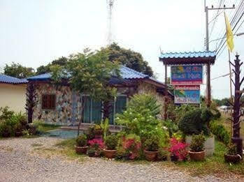 Hut Chaolao Hotel