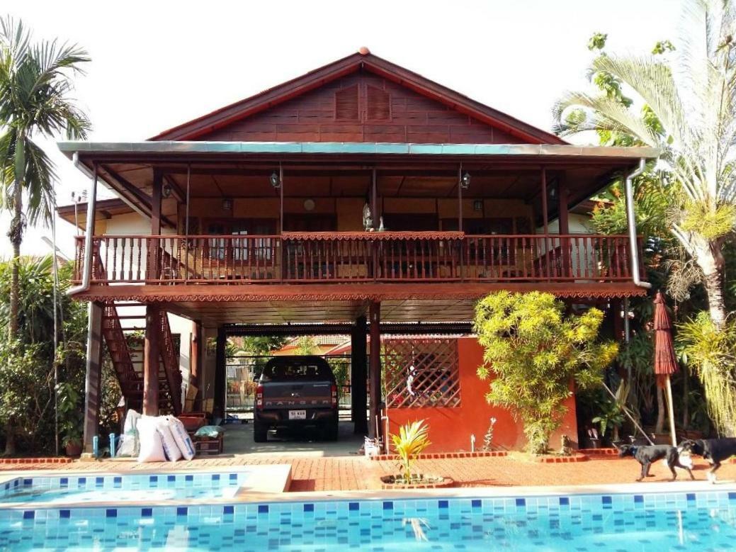 Golden Teak Saraphi