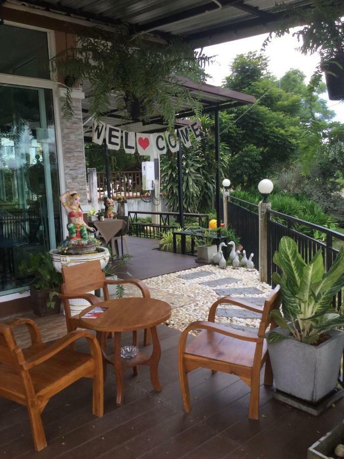 Economy hotel Thana