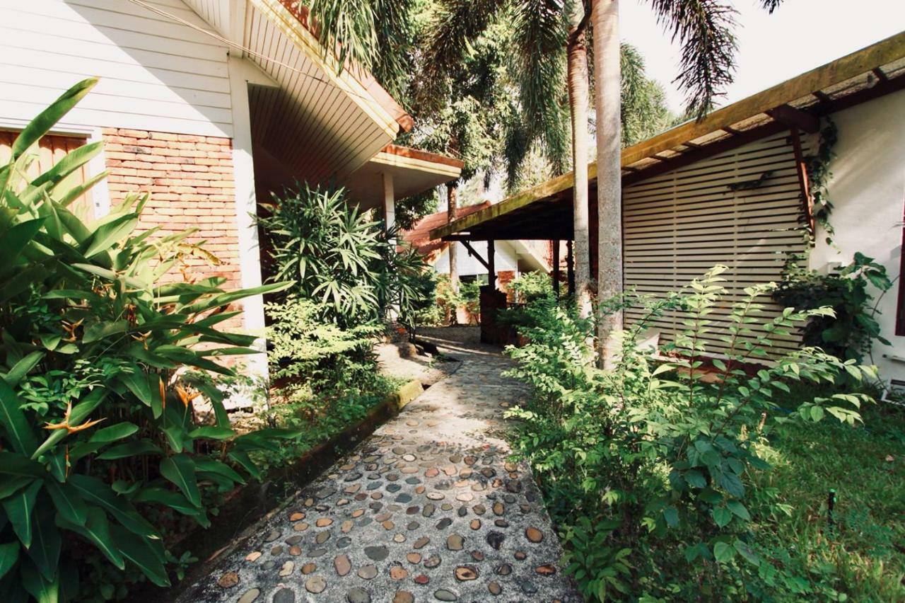 Adang Island Hotel 3*