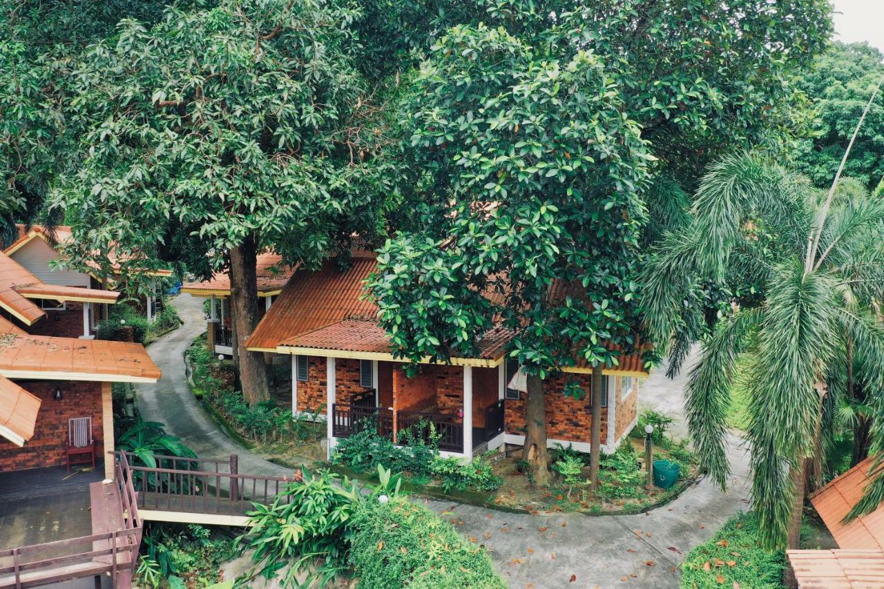 Adang Island 3*
