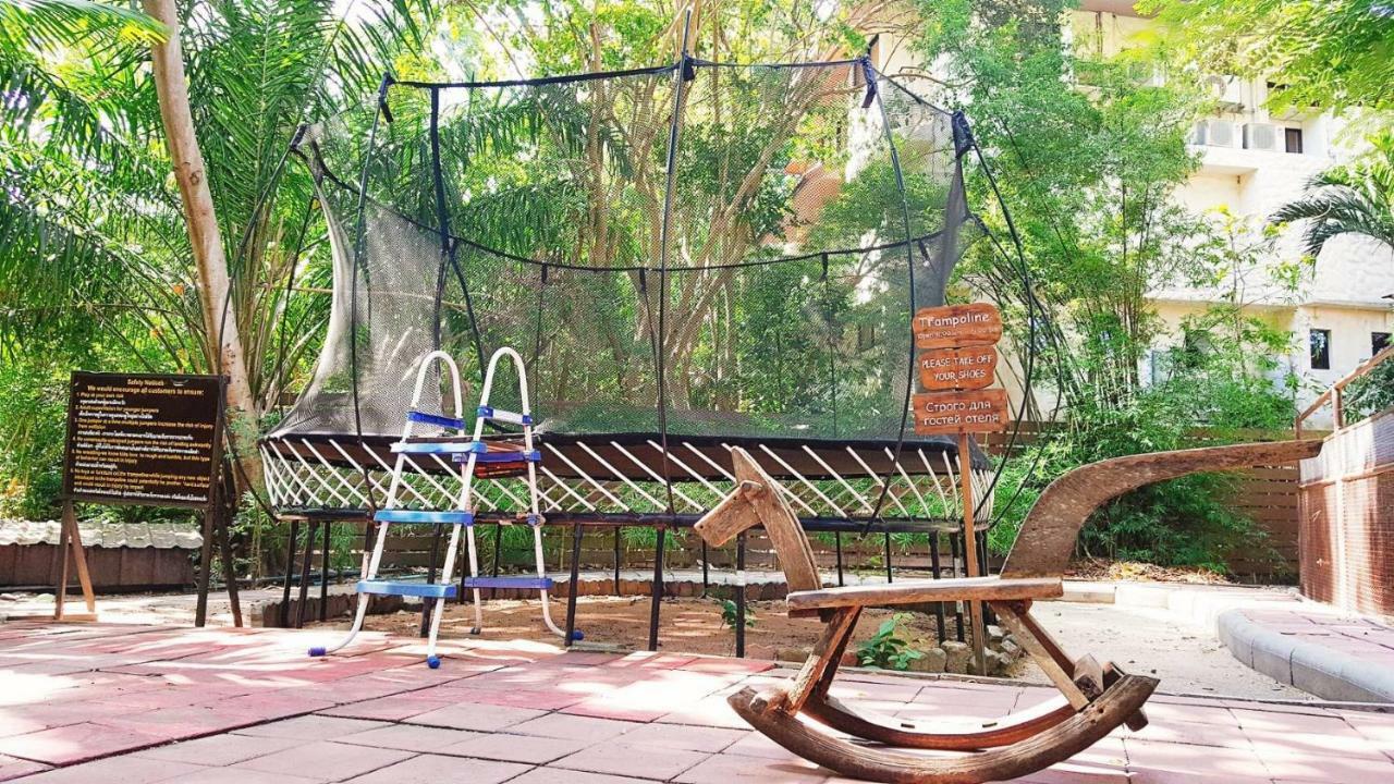 Birds And Bees Resort