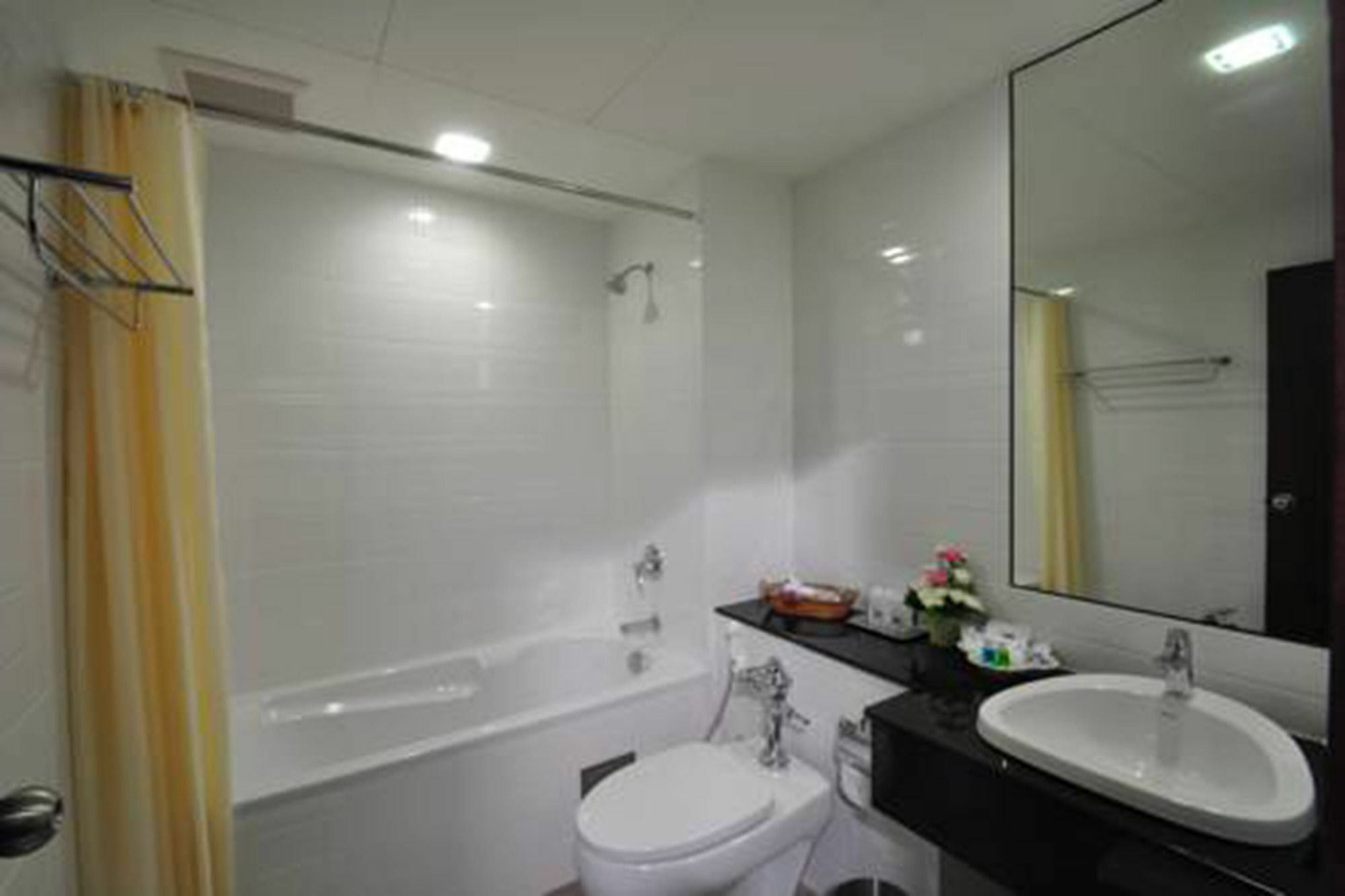 Hotel The Flora 3*
