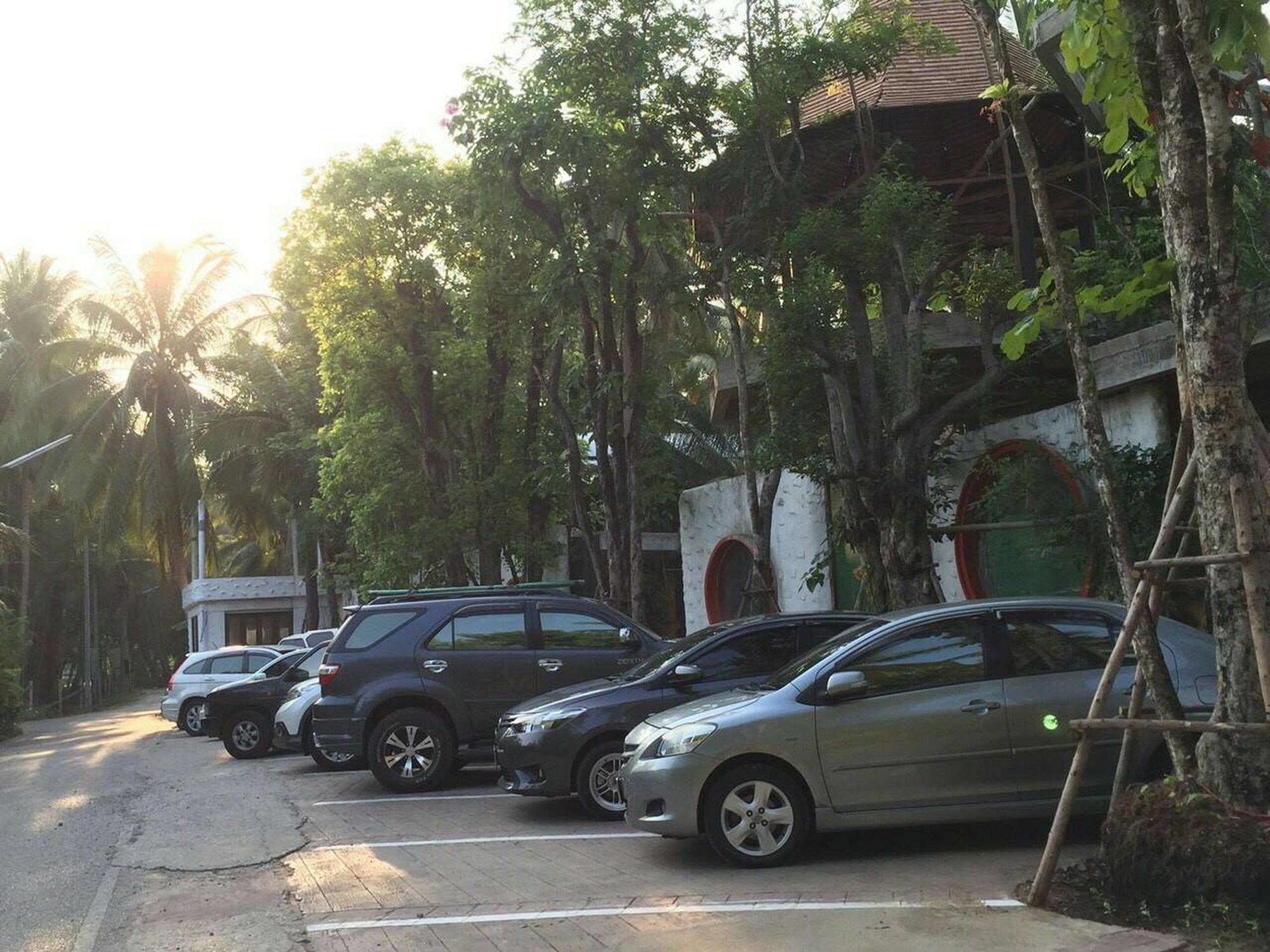 Club Amphawa
