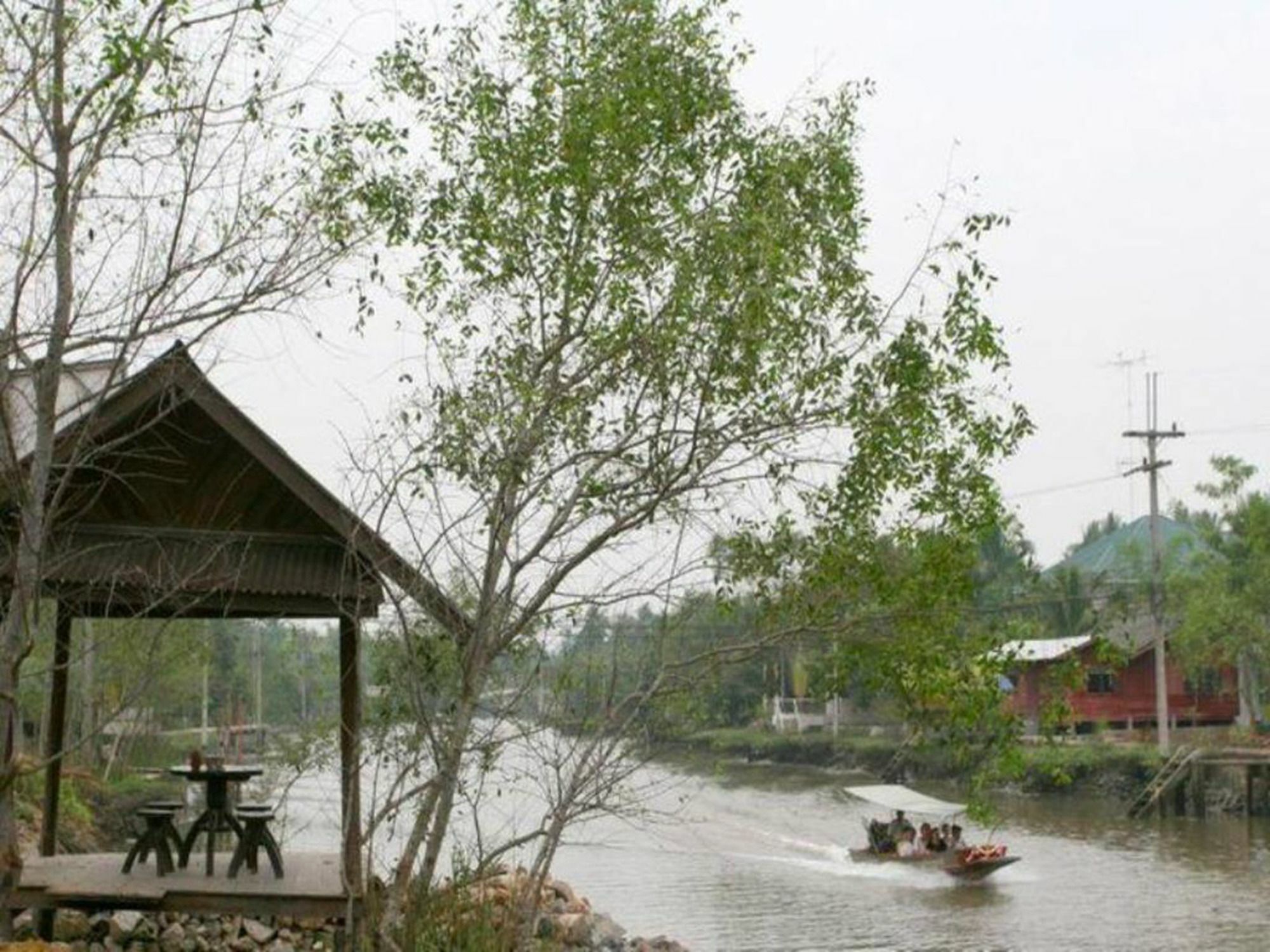 Club Amphawa