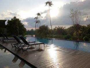 Riverawan Hotel 3*