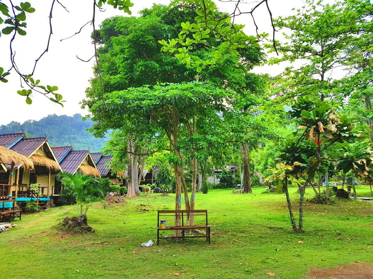 ฺbay Yard Hut *
