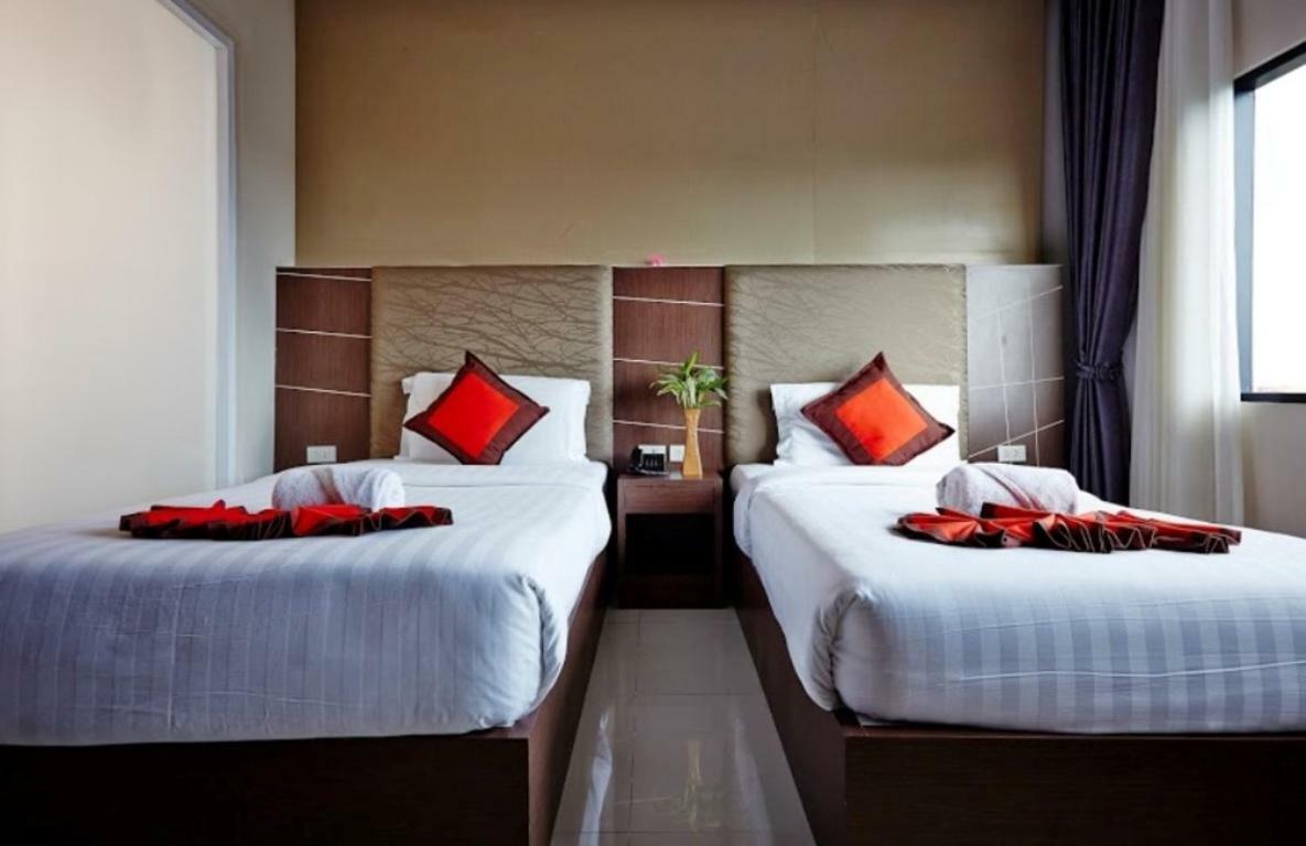 Ease Hotel