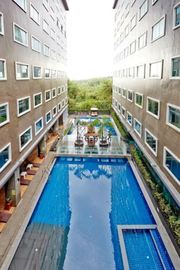 Ease Hotel 5*
