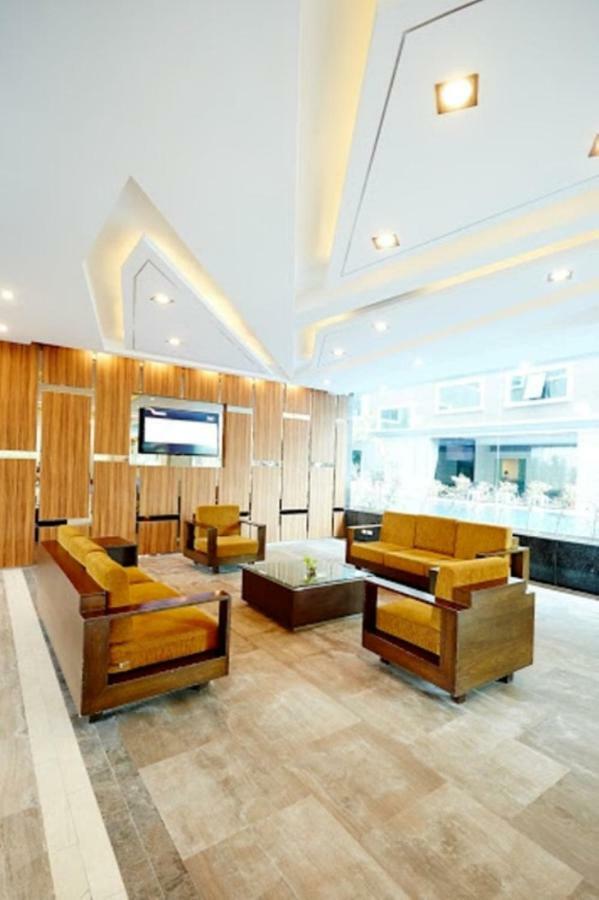 Ease Hotel 5*