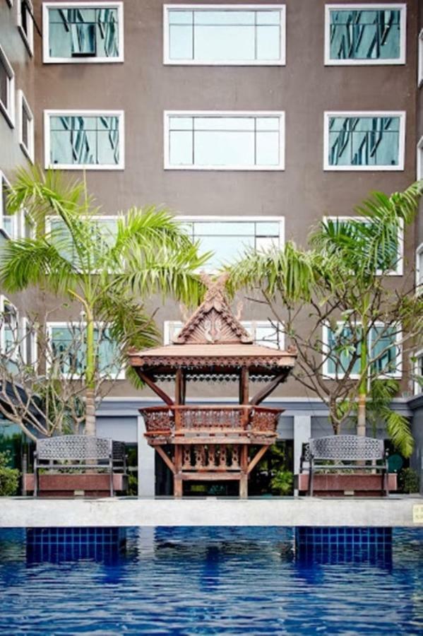 Ease Hotel 5*