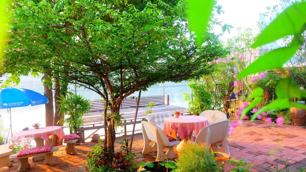 Loy Manee House Bed & Breakfast
