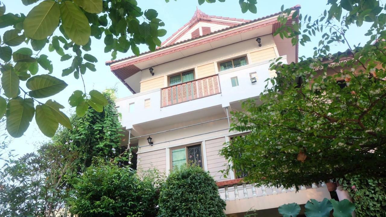 Loy Manee House Bed & Breakfast Phra Nakhon Si Ayutthaya