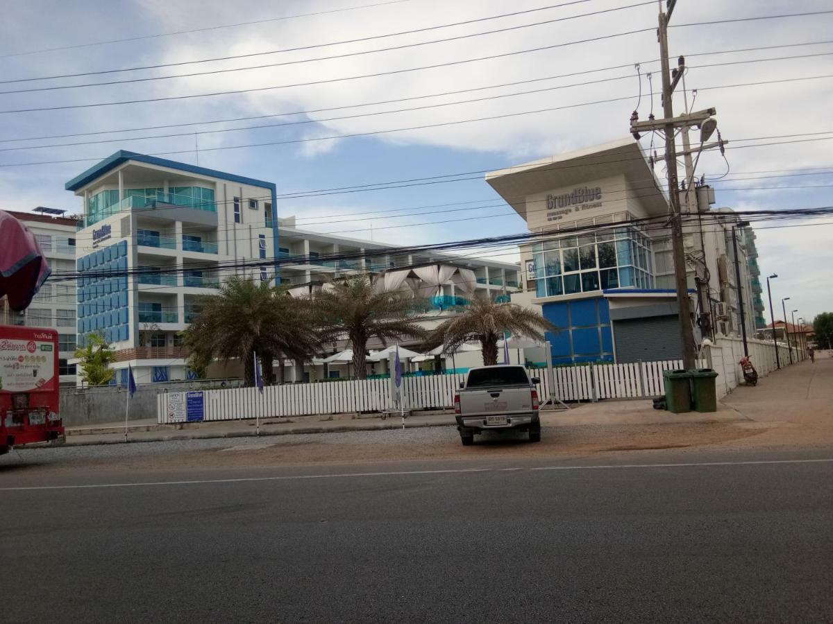 Mosaic Condominiuma62m By Malai Apartment *
