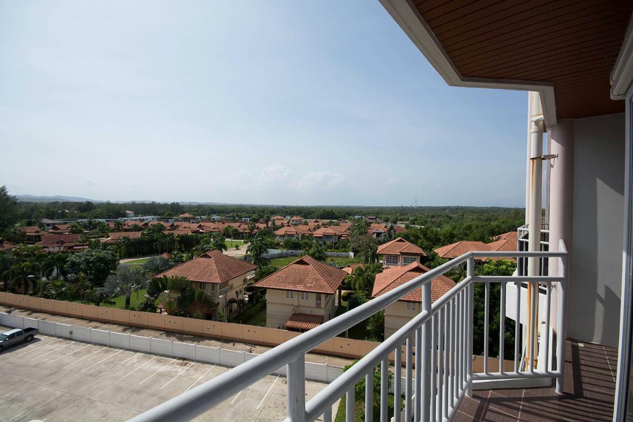 Mosaic Condominiuma62m By Malai Apartment
