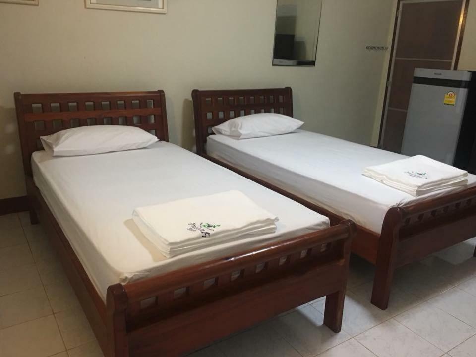 Baan Suan Nam Don Sak