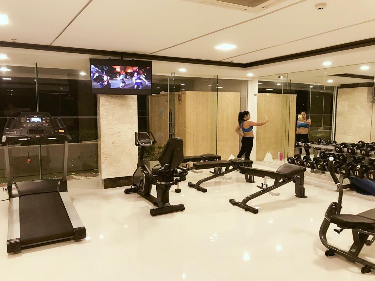 The Peak Towers Apartamento