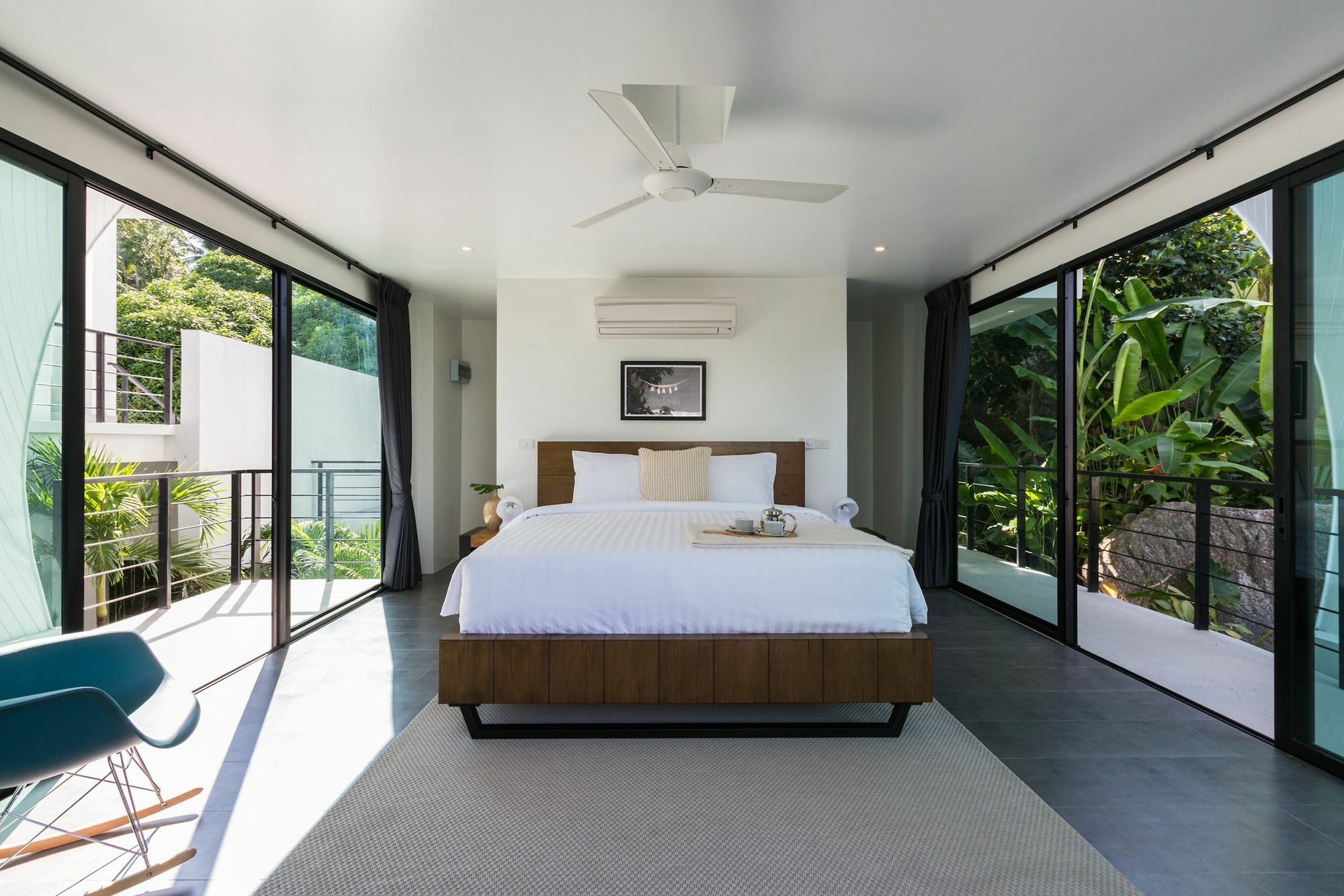 Villa Shadow *