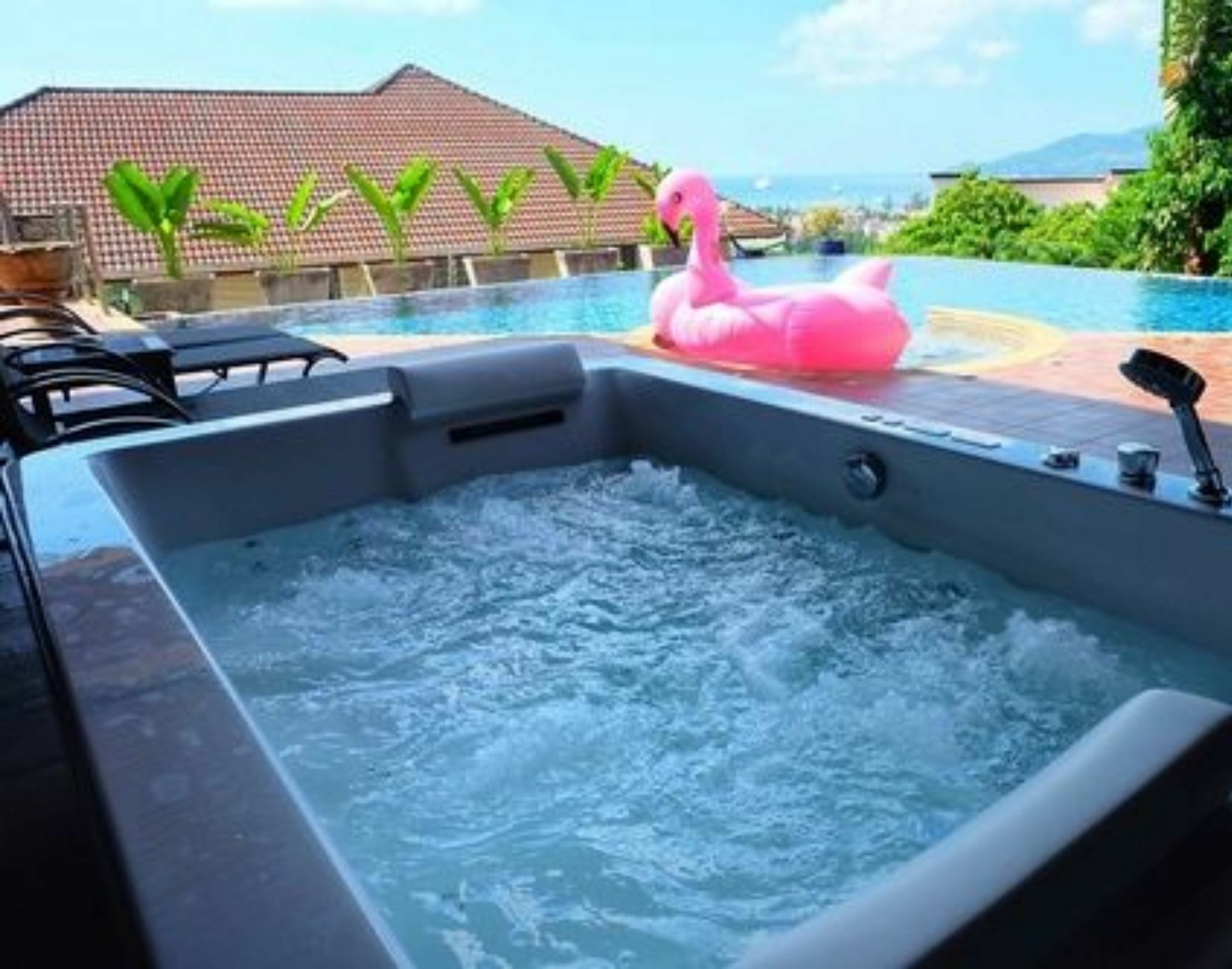 Happy Holidays Luxury Pool