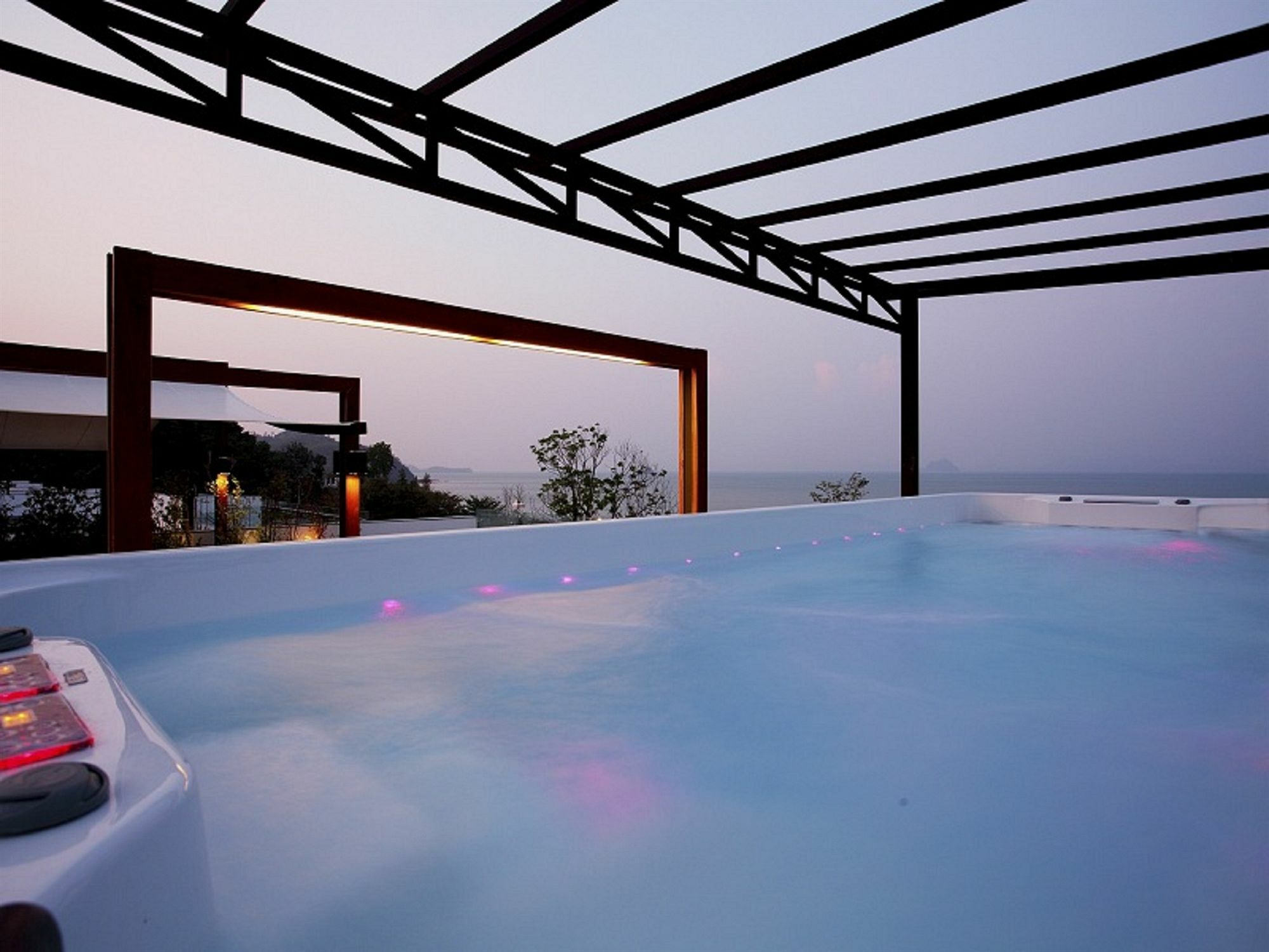 Byg Grand Sea View @ Siray Koh Sirey