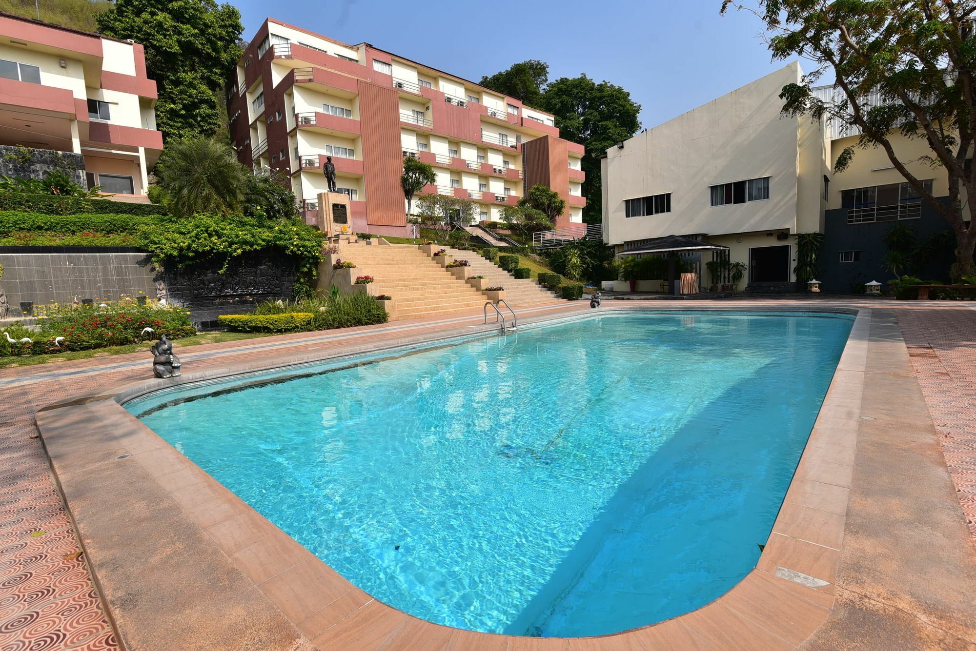 Rajpracha ราชประชา Hotel 3*
