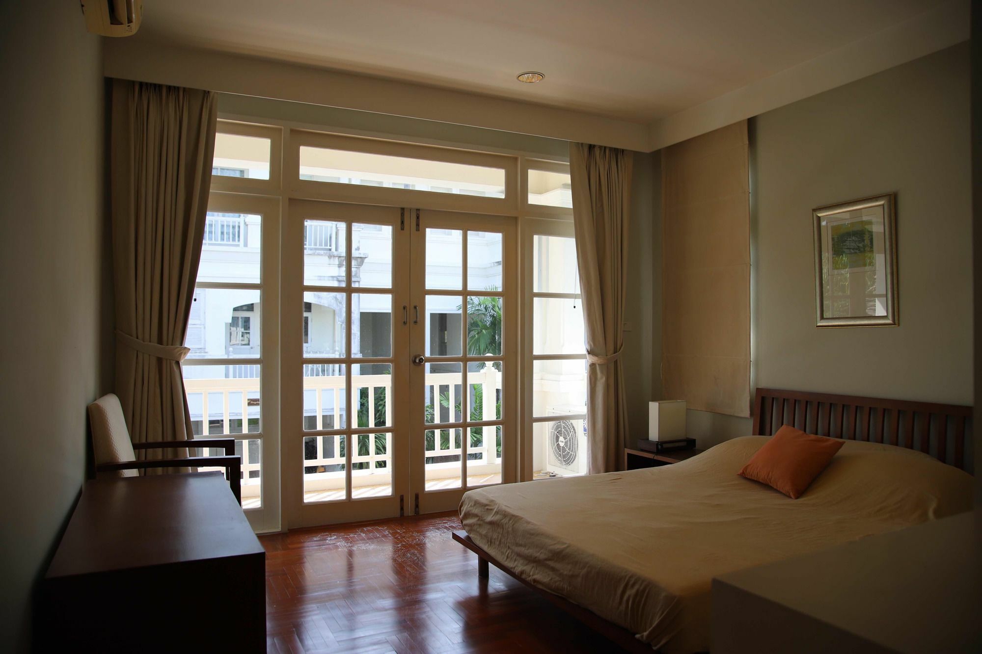 Baan Dhewaran Beachfront Na Chom Thian