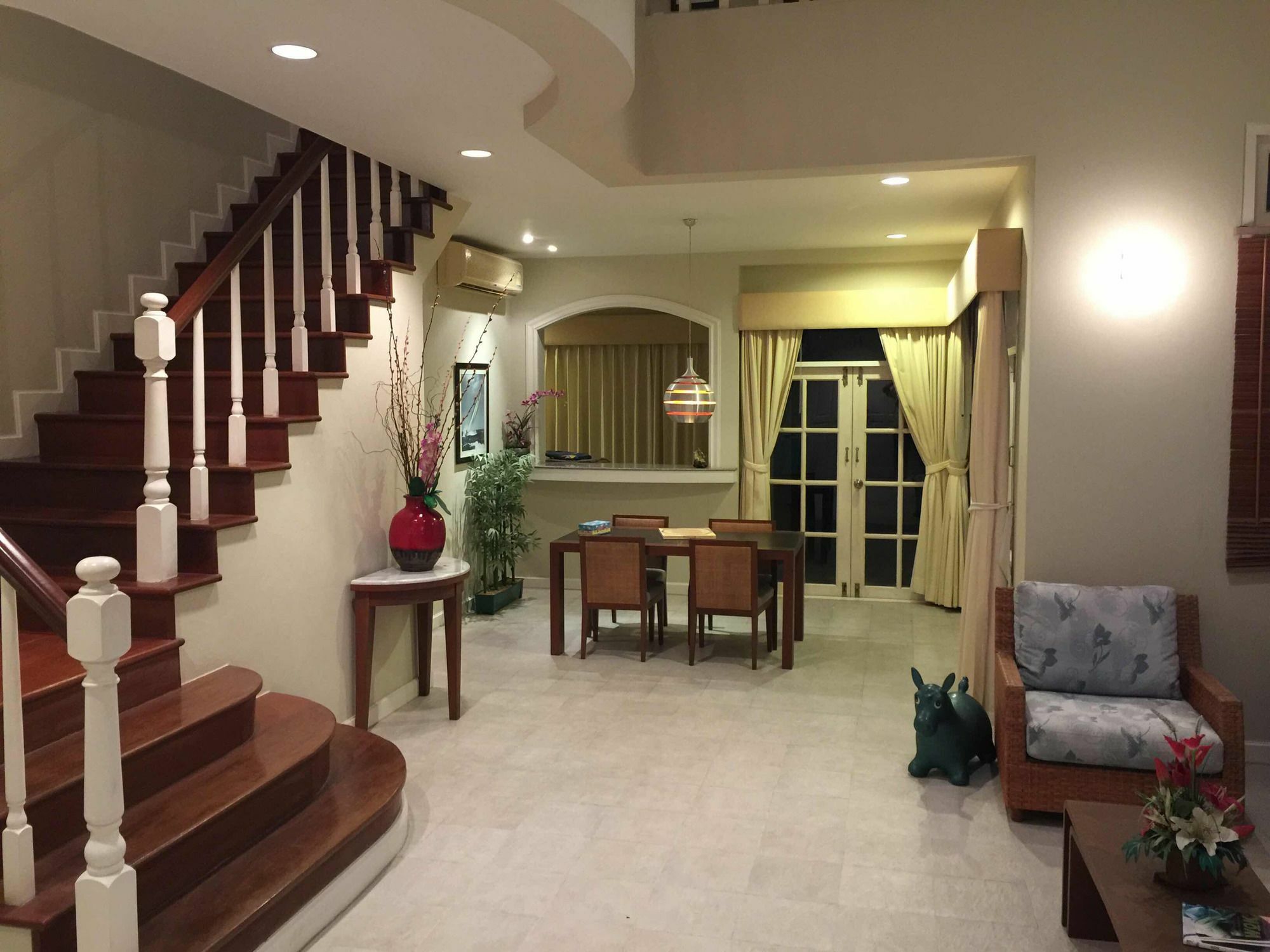 Baan Dhewaran Beachfront * Praia de Jomtien