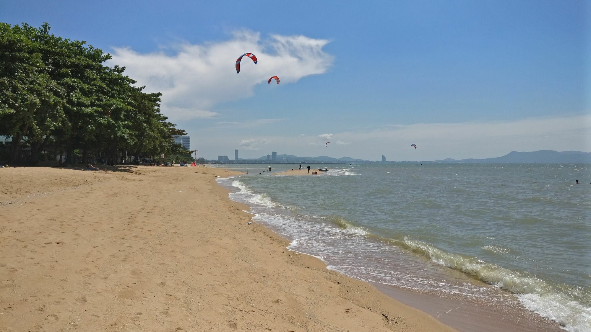 Baan Dhewaran Beachfront