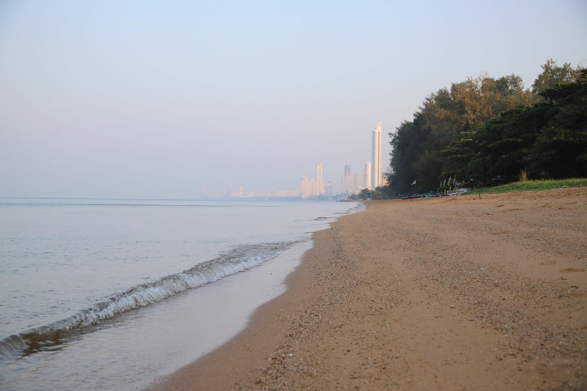 Baan Dhewaran Beachfront Villa Na Chom Thian
