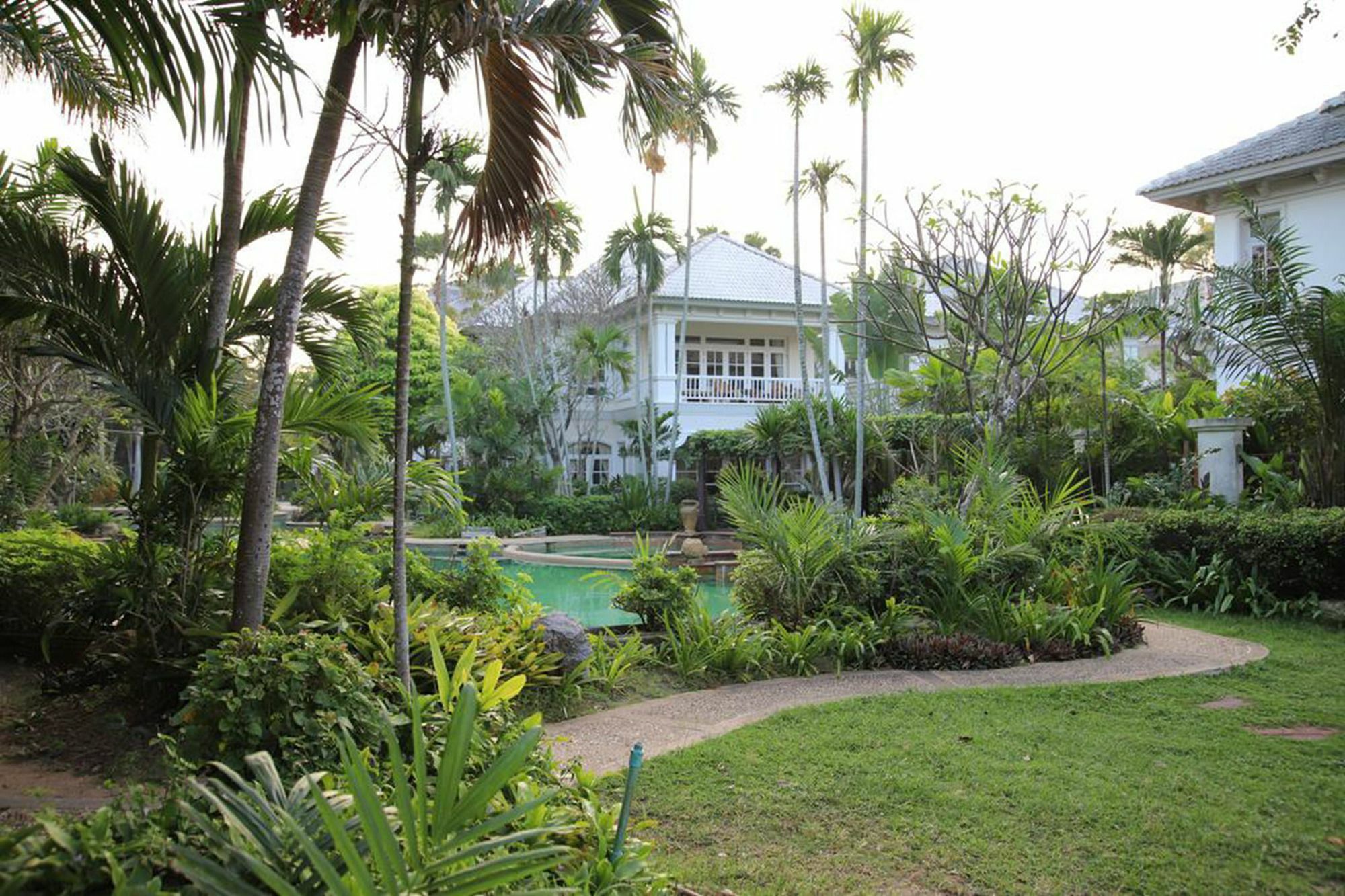 Baan Dhewaran Beachfront Villa *