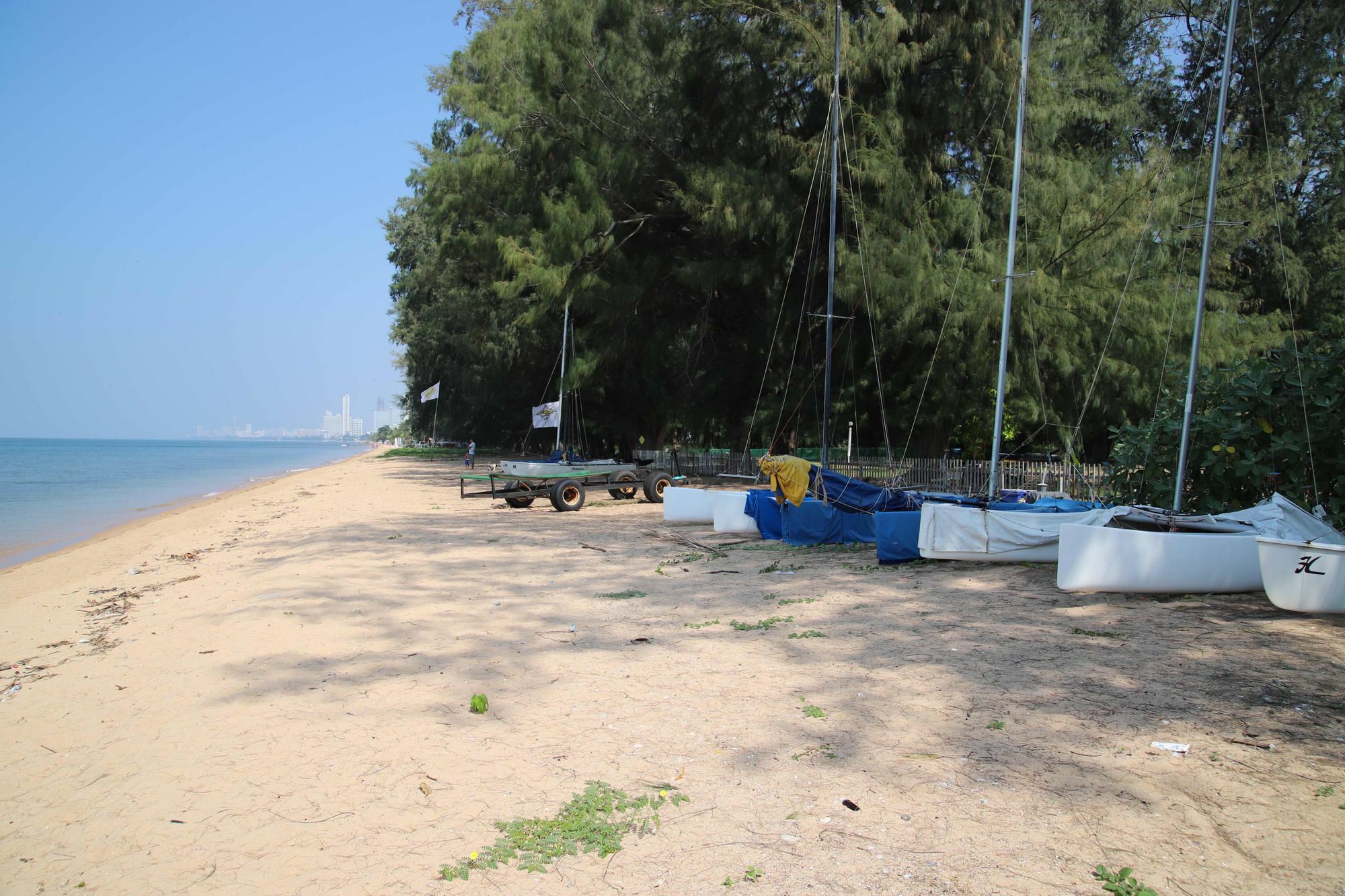 Baan Dhewaran Beachfront *