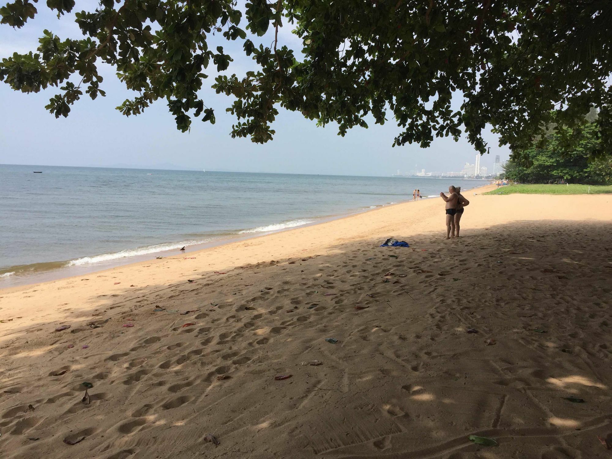 Baan Dhewaran Beachfront Pousada *