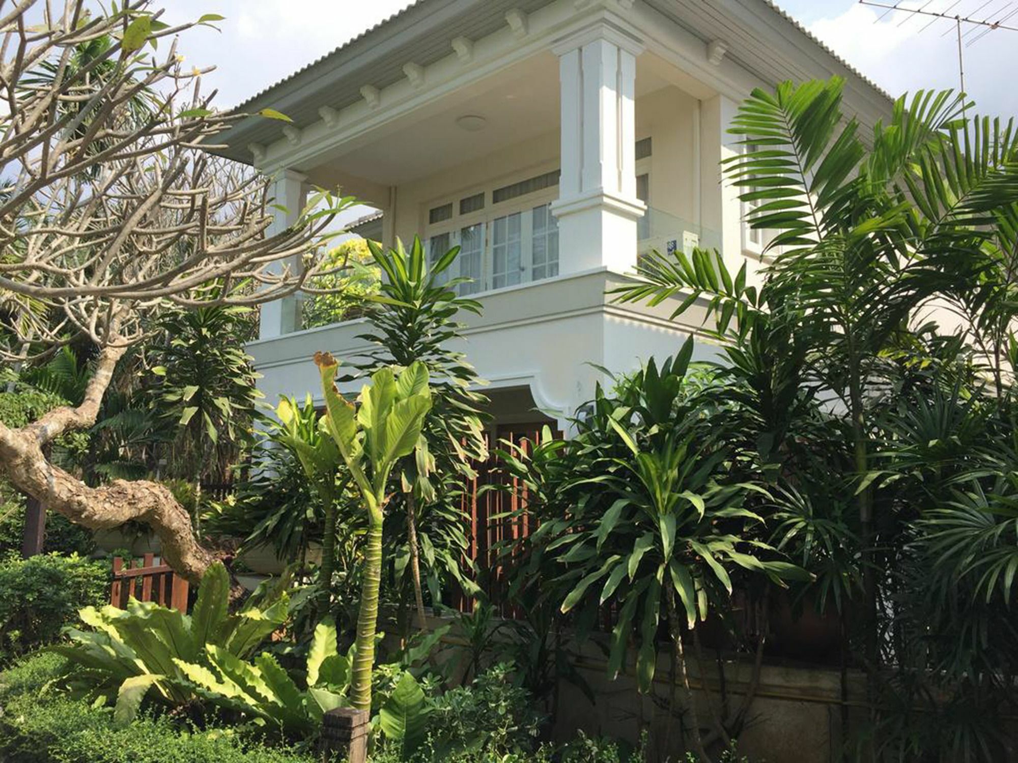 Baan Dhewaran Beachfront * Na Chom Thian